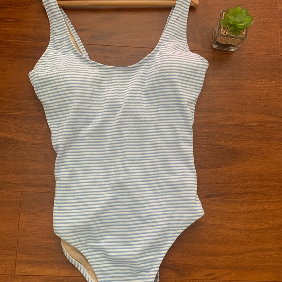 Old Navy Other - ✨3/20 One piece swimsuit